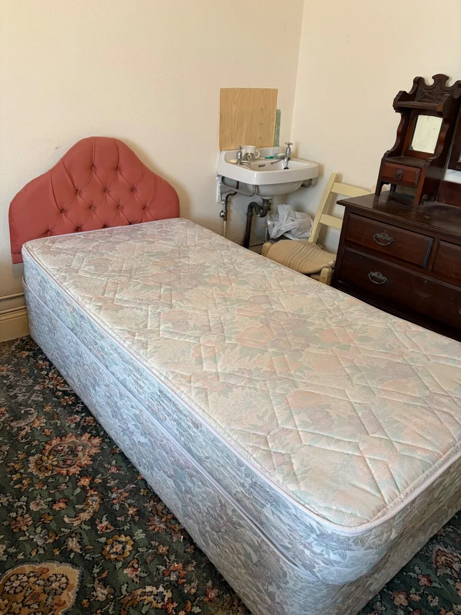 Bed and mattress - Image 1