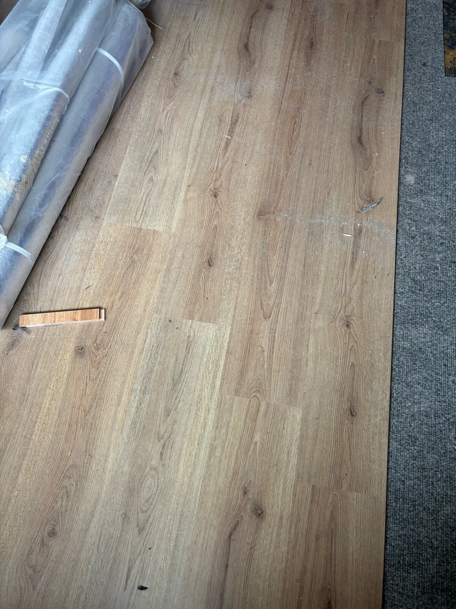 Laminate flooring - Image 1