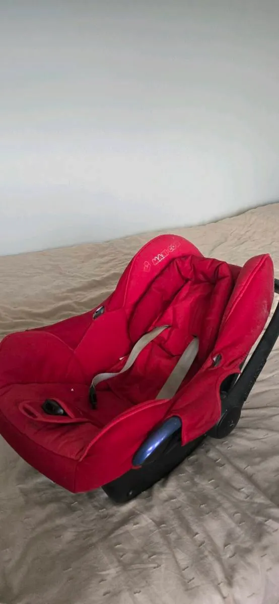 Maxi Cosi Car seat - Image 1