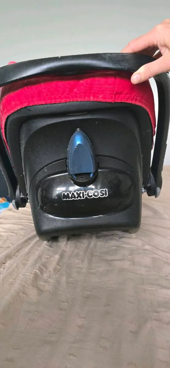 Maxi Cosi Car seat - Image 4