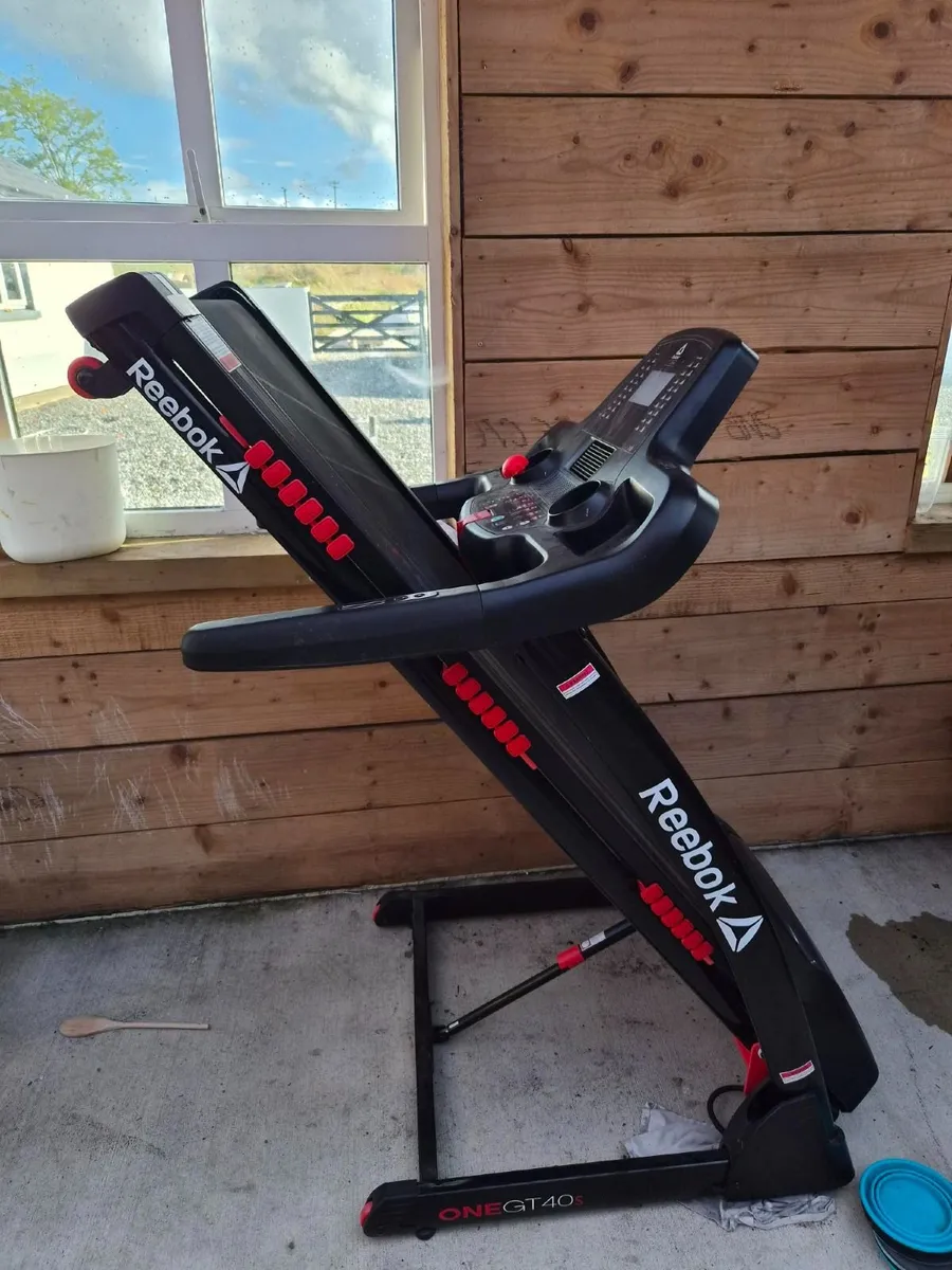 treadmill - Reebok One Gt 40s - Image 2