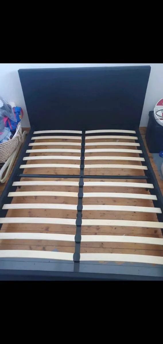 Black leather double bed - Image 1