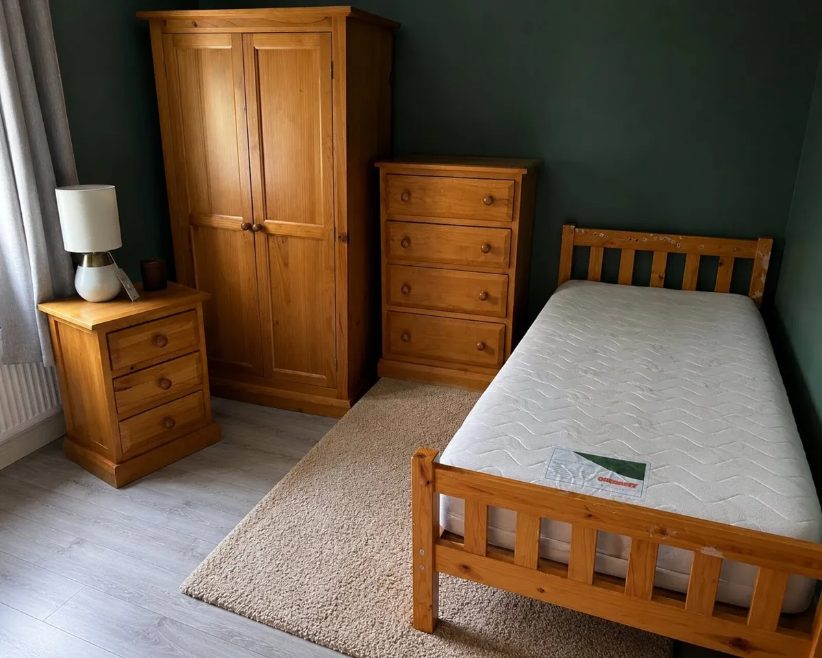 Child set or Pine bedroom furniture excellent - Image 1