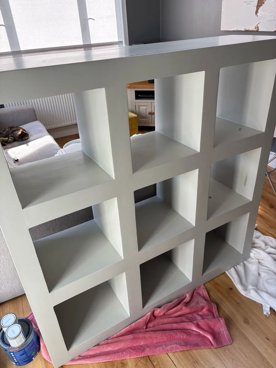 Mahogany display stand - Image 1