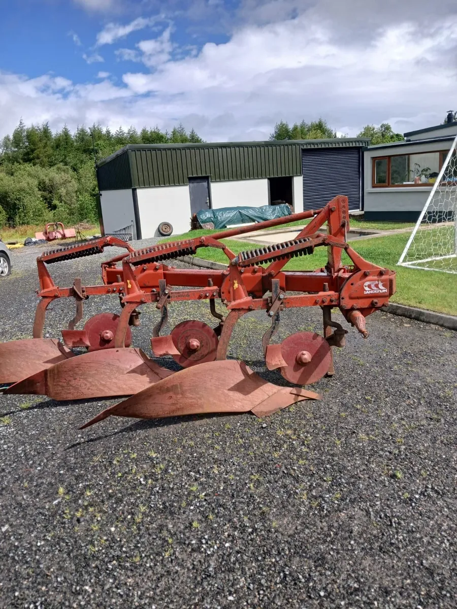 3 Furrow plough - Image 1