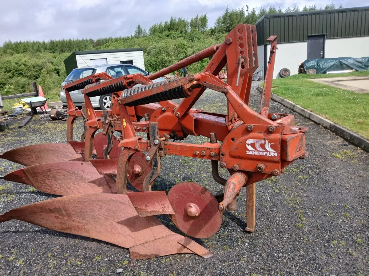 3 Furrow plough - Image 2