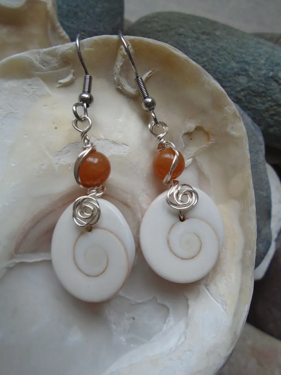 Shell earrings, Jewellery, Drop earrings - Image 1