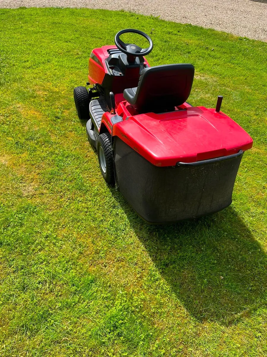 Mountfield ride on mower - Image 4