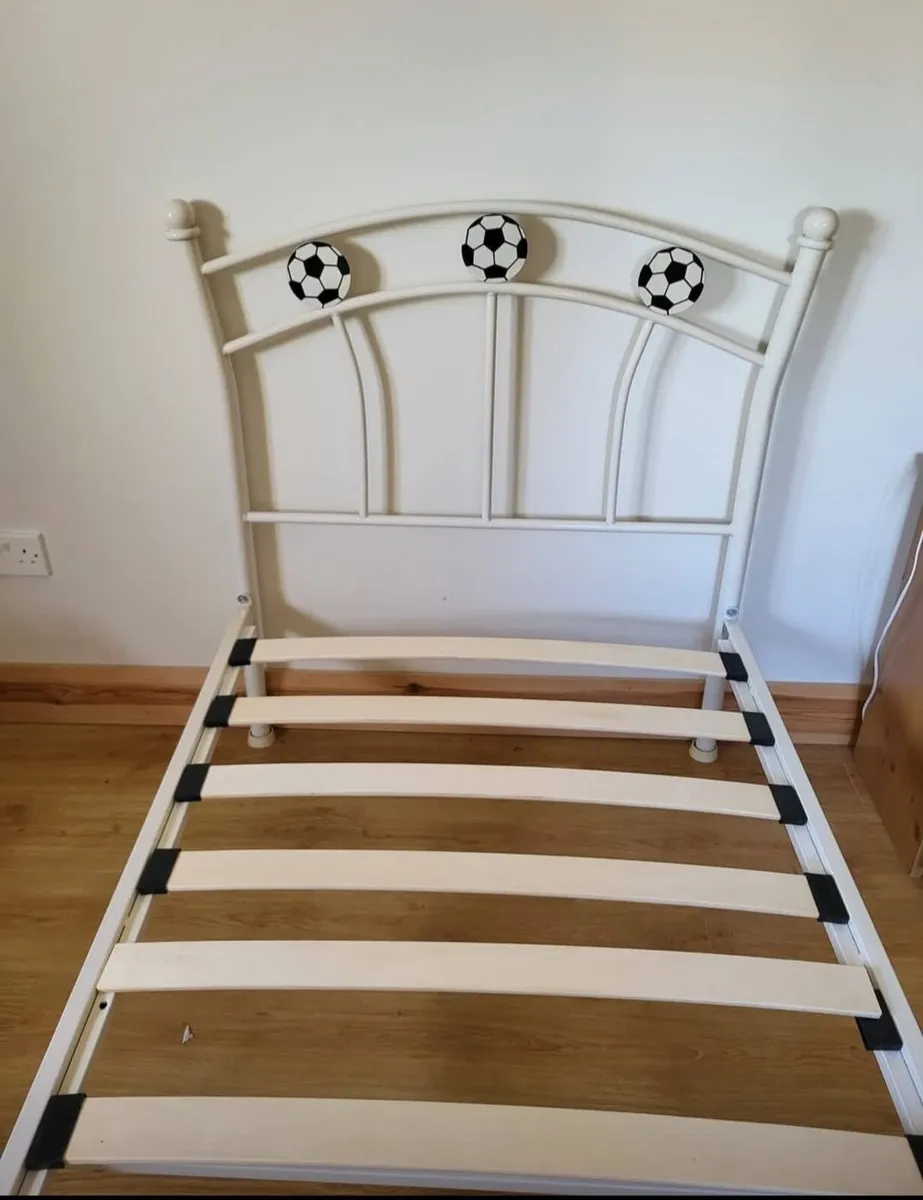 Single bed frame - Image 1