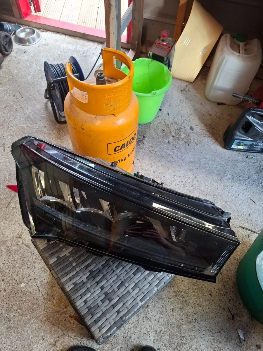 Head lights - Image 1