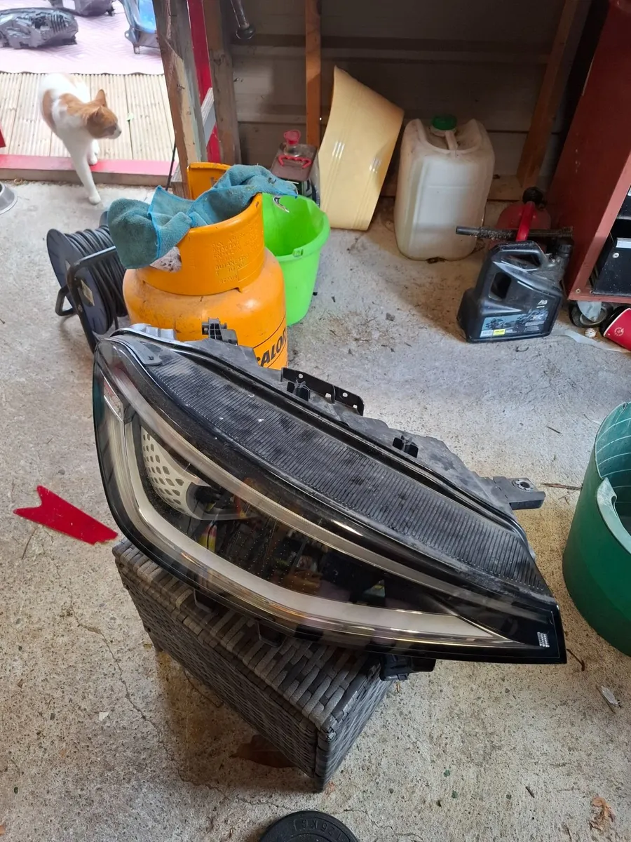 Head lights - Image 3