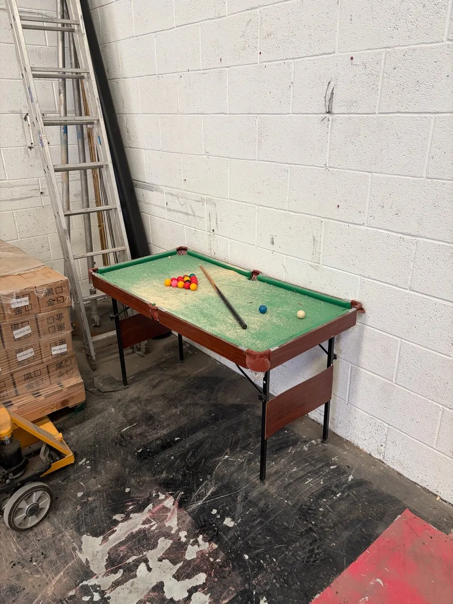 Kids pool table