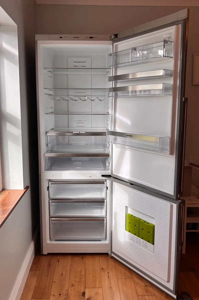 Siemens Free-standing Fridge Freezer  in Galway - Image 1