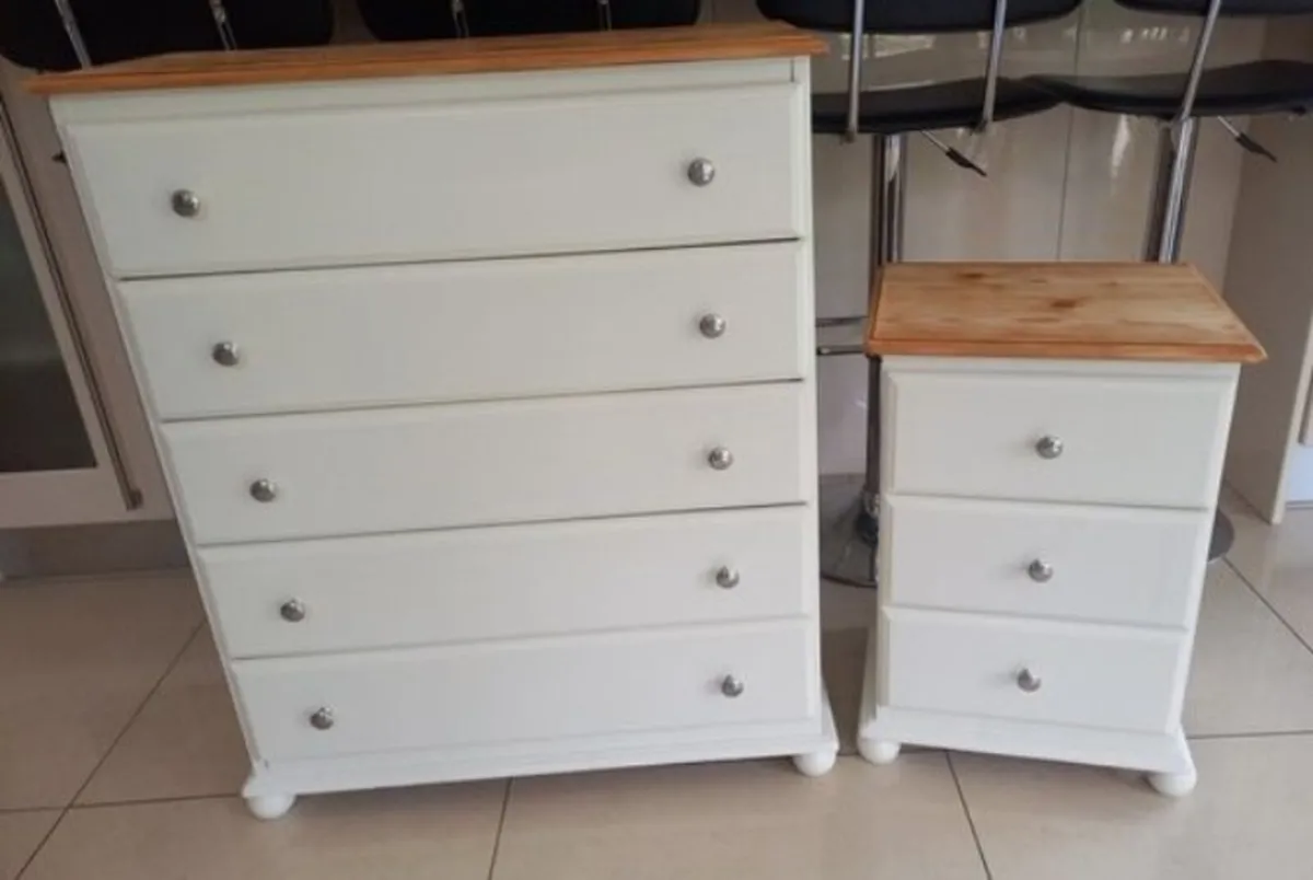 Chest of drawers - Image 1