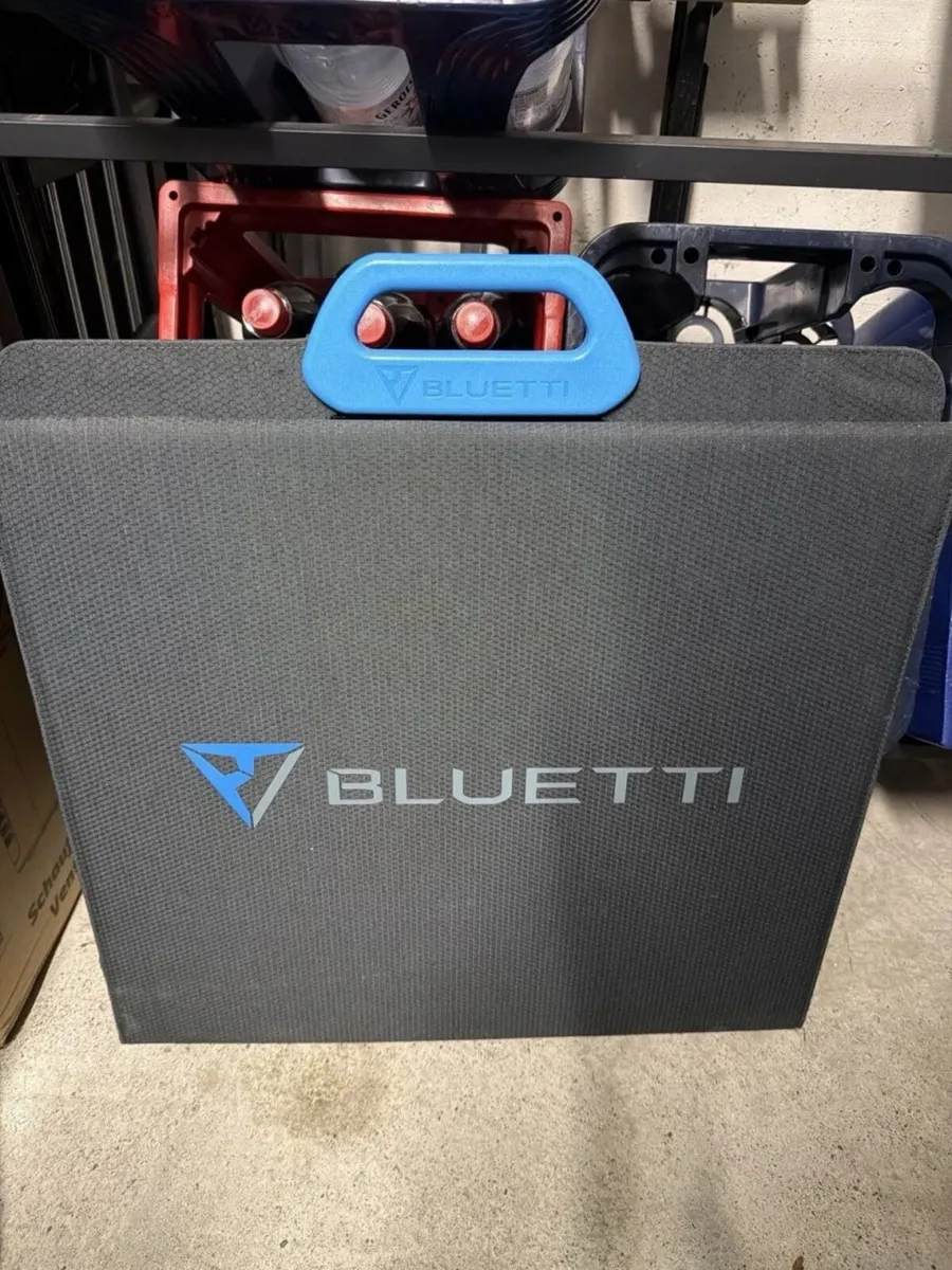 BLUETTI PV200 – 200W Foldable Solar Panel - Image 1