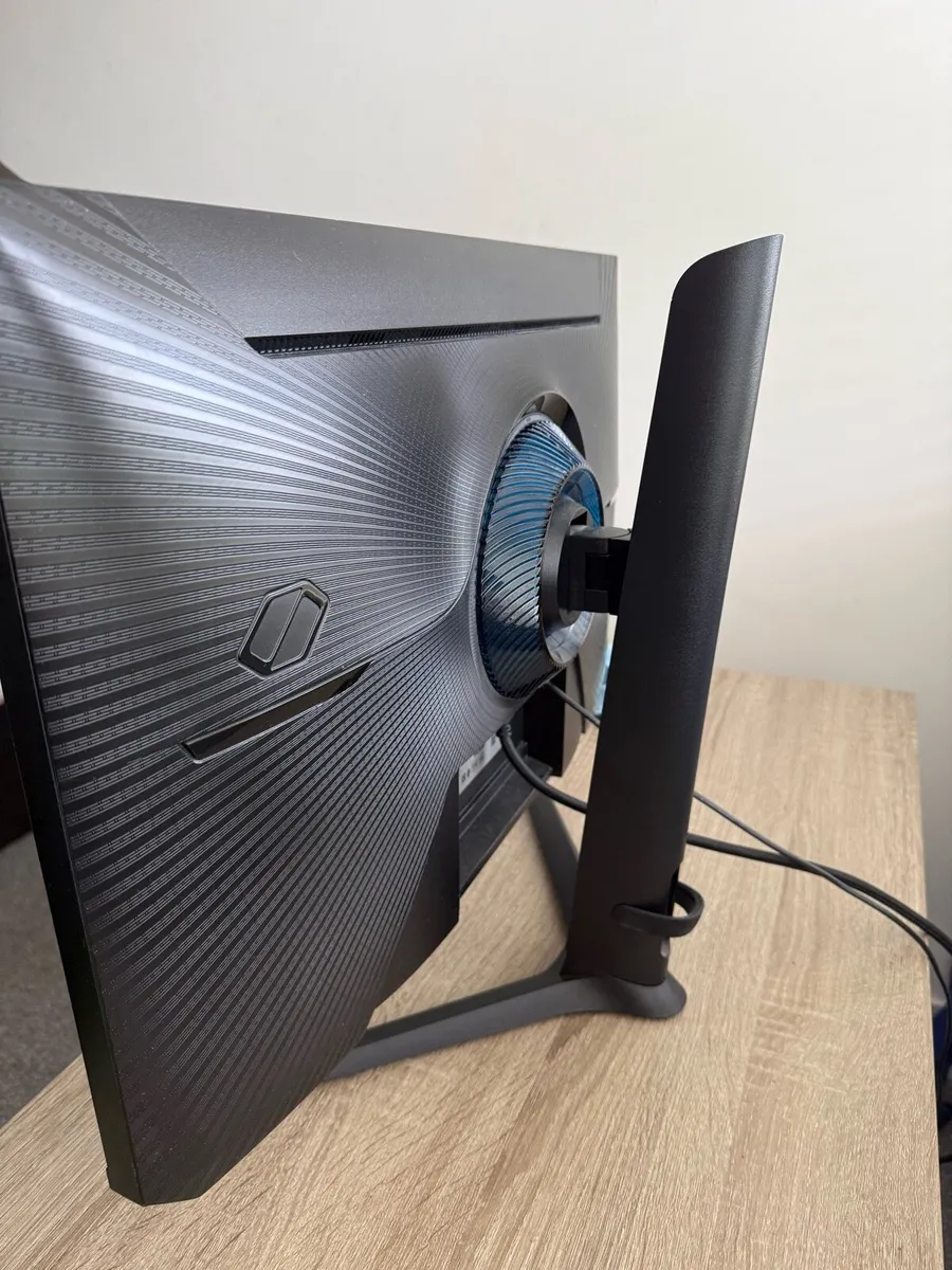 Samsung Odyssey G4 27’ 240hz - Image 2