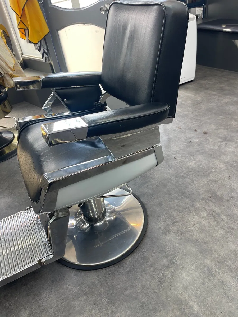 Barber chair - Image 1