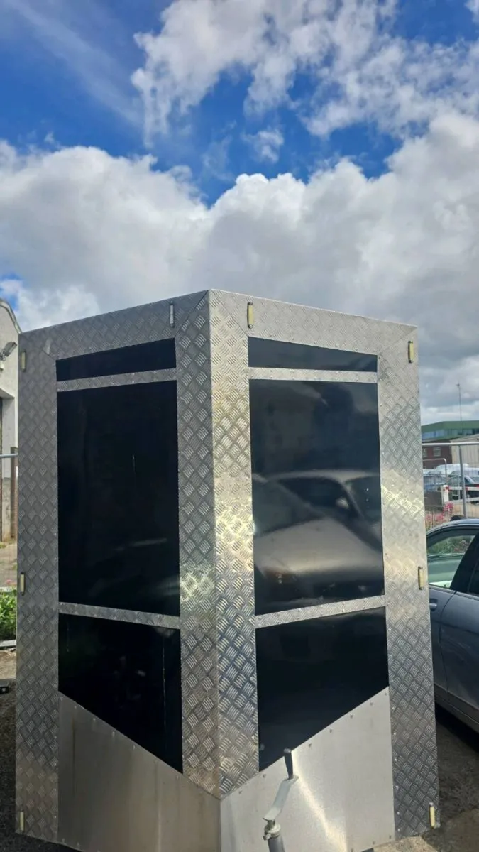 Trailer - Image 1