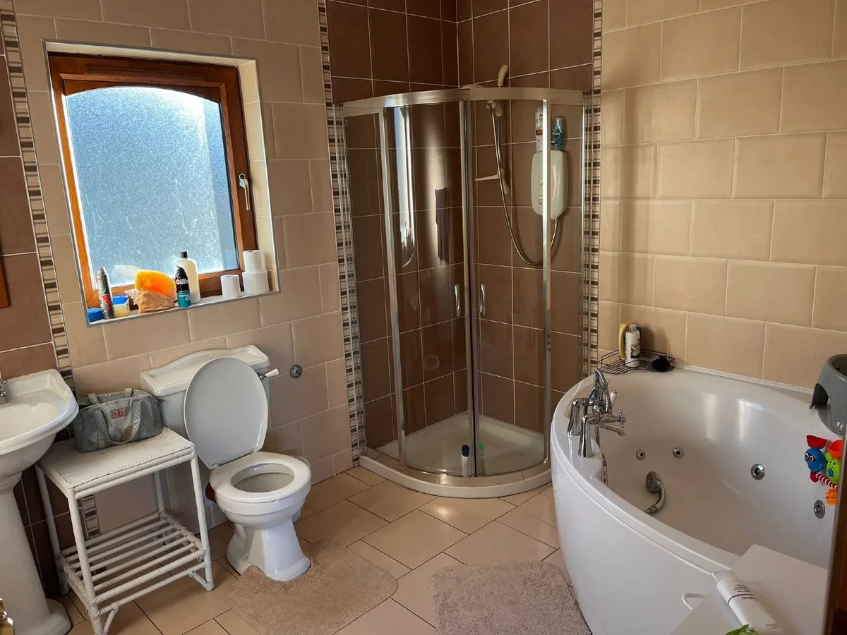 Bathroom Suite - Image 3