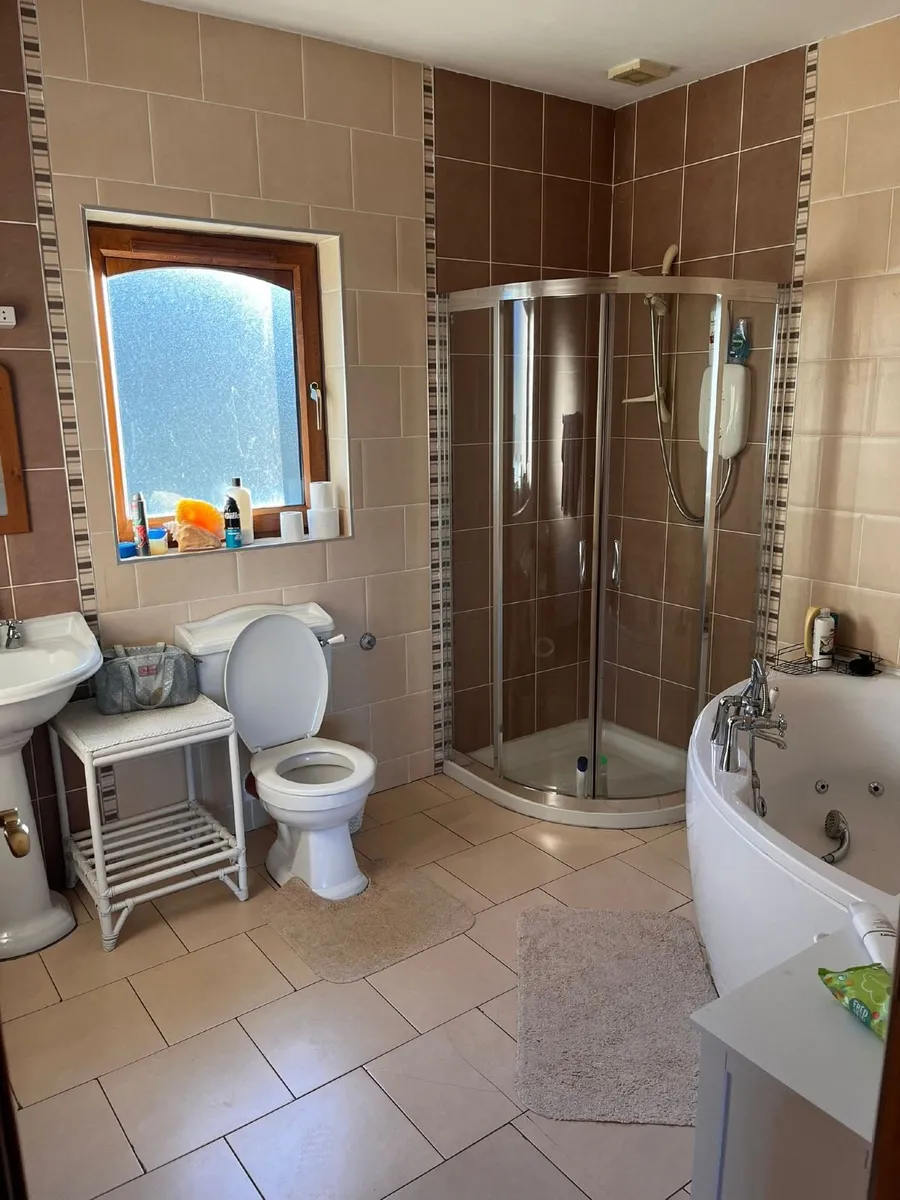 Bathroom Suite - Image 1