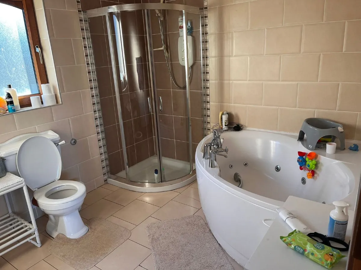 Bathroom Suite - Image 2