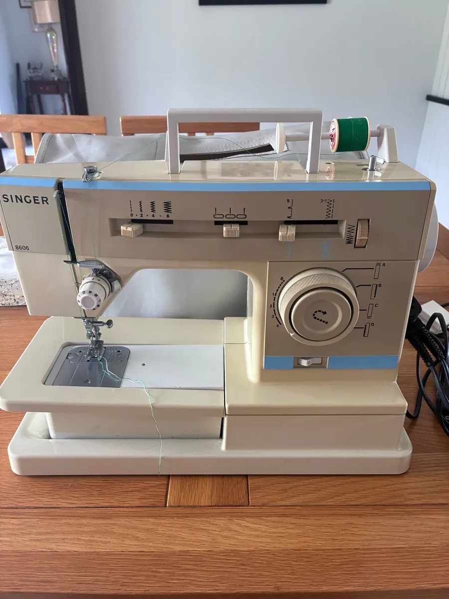 Sewing machine Singer 8606 - Image 1