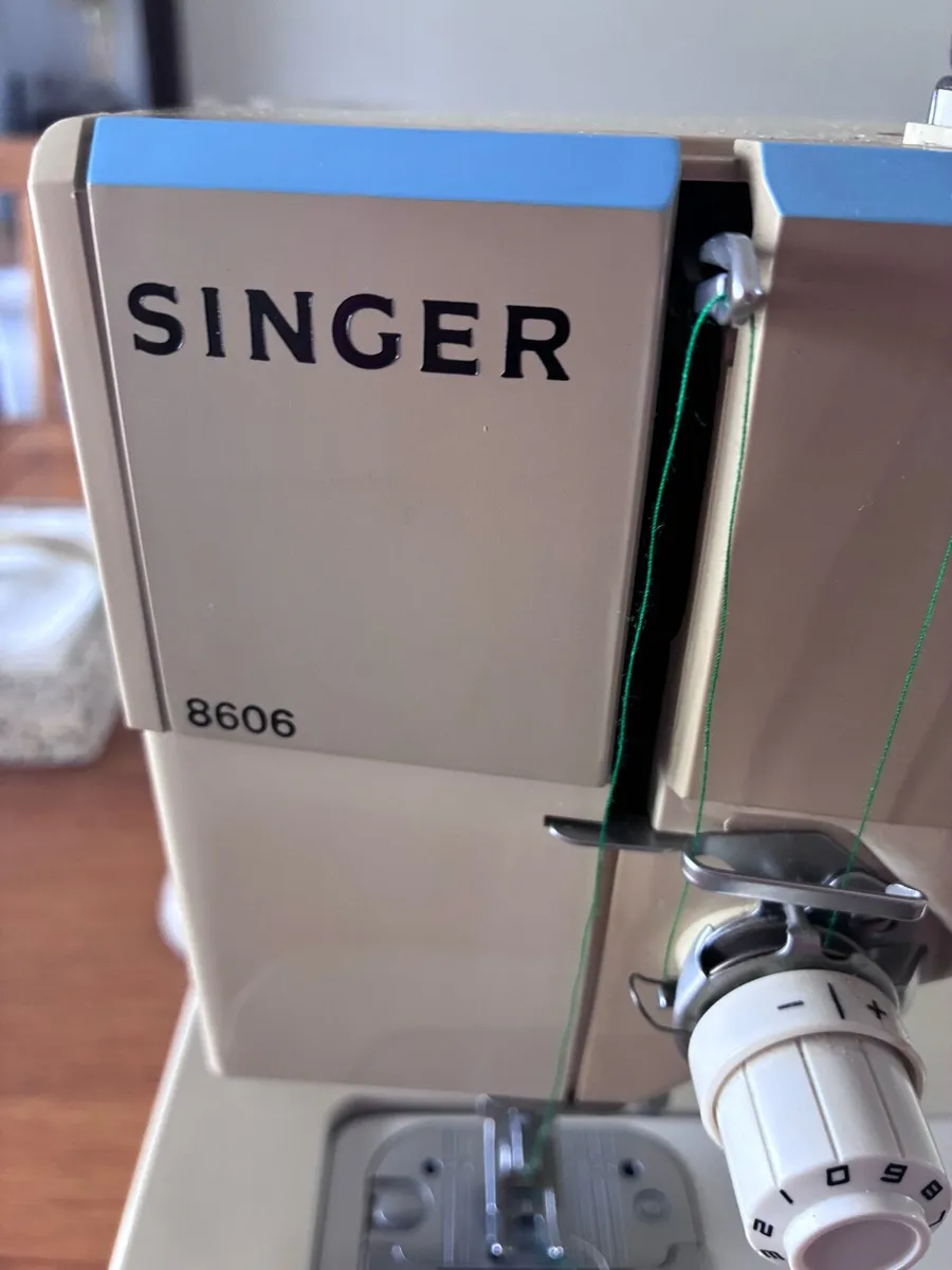 Sewing machine Singer 8606 - Image 2