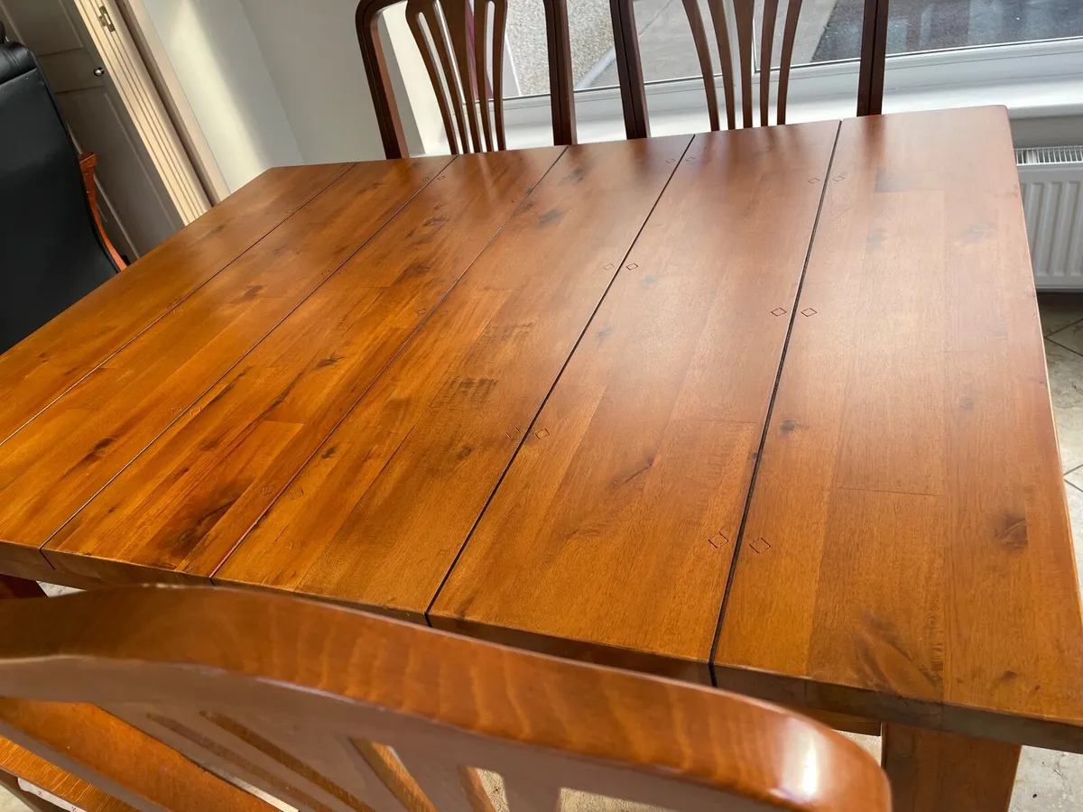 Kitchen table and chairs - Image 1