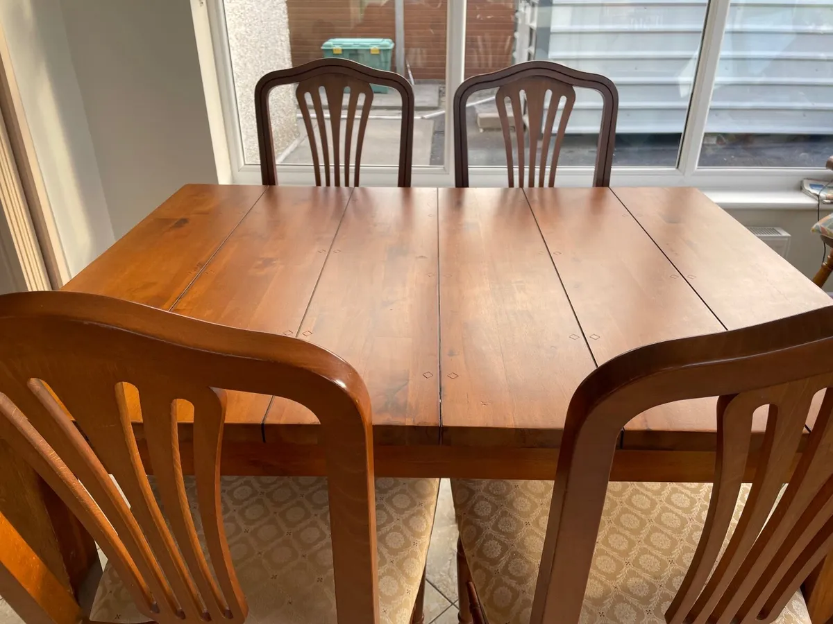 Kitchen table and chairs - Image 2