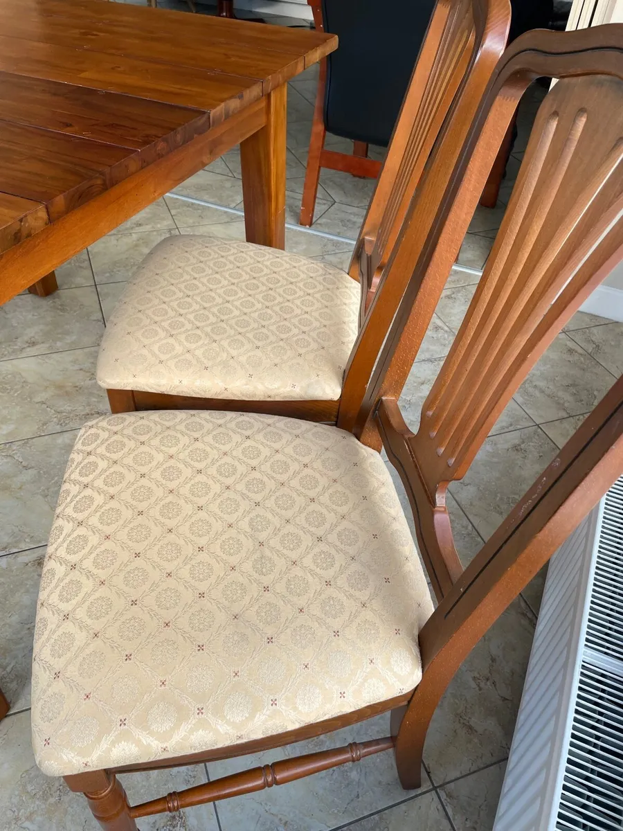Kitchen table and chairs - Image 4