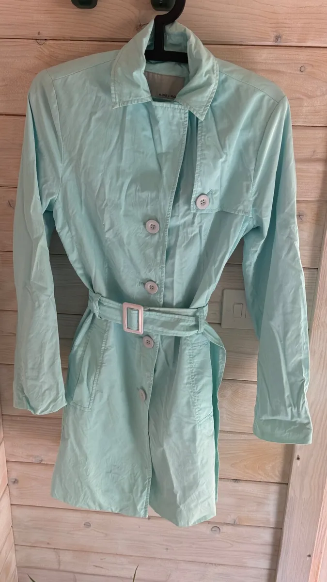 More and more trench coat - Image 3