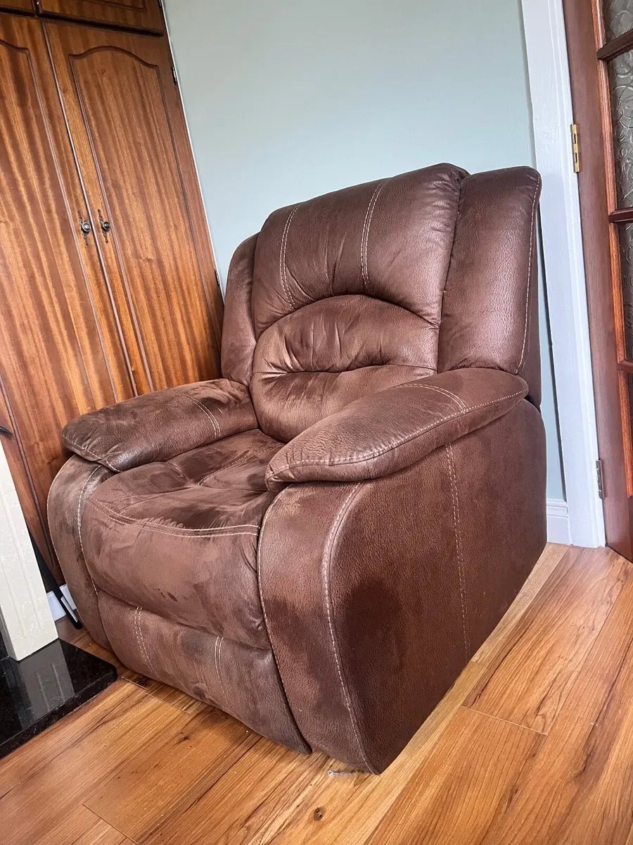 Suite of furniture - Image 1