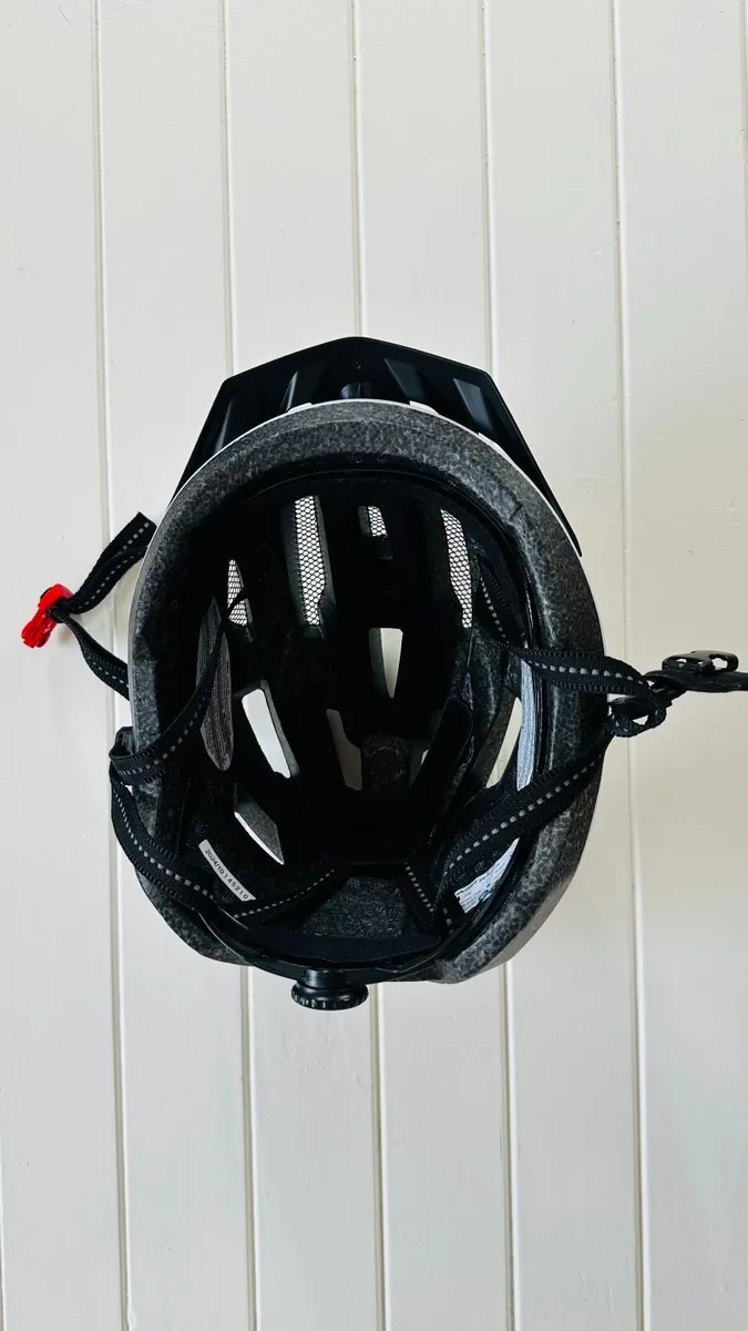Cycling Helmet with LED Rear Light - Image 4