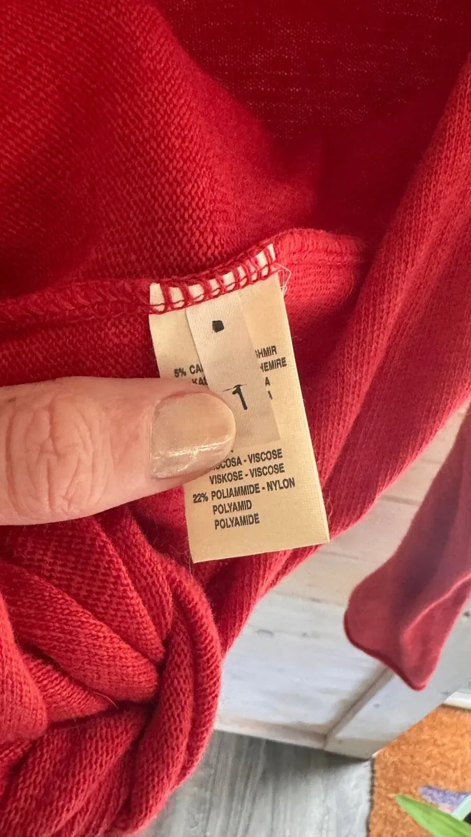 Red Avoca cardigan - Image 3