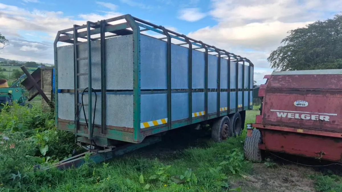 23 foot cattle trailer - Image 1