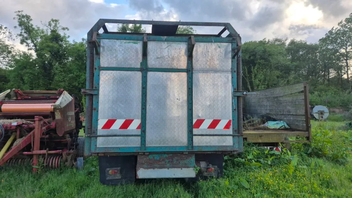 23 foot cattle trailer - Image 2