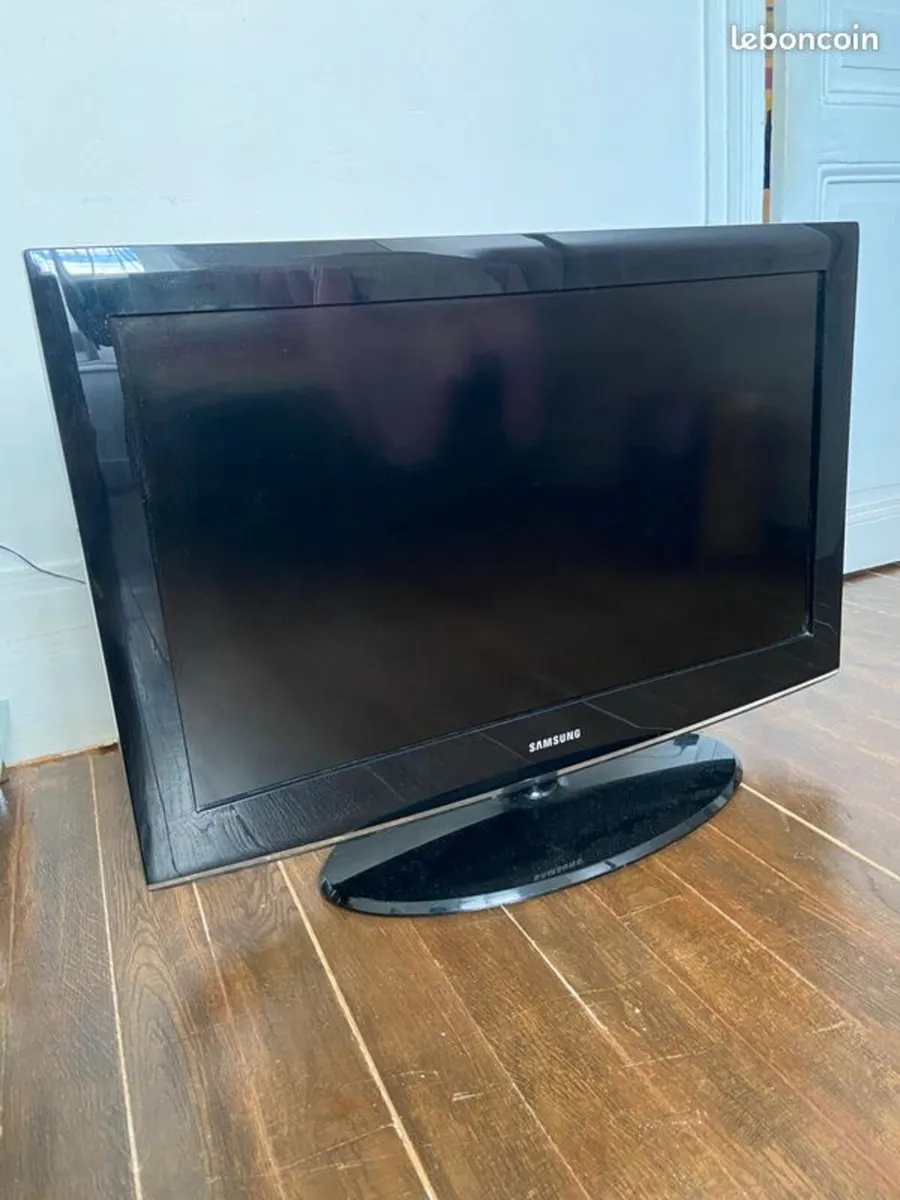 Samsung LE32A457C1D 32" LCD TV - Image 1