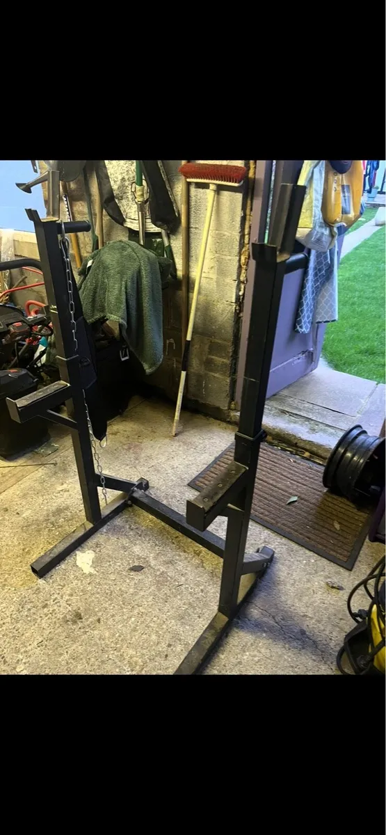Gym equipment bumper plates and Olympic bar - Image 3