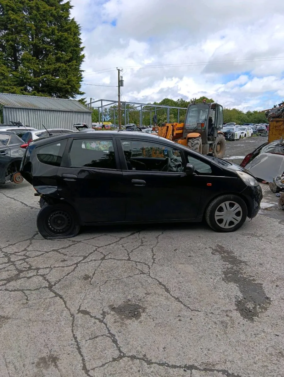 Breaking honda jazz 2010 petrol - Image 4