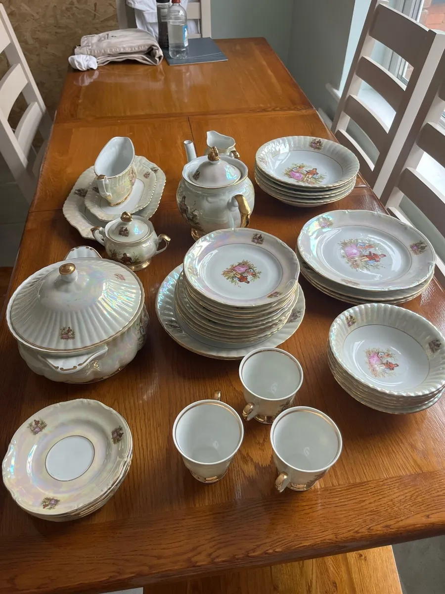 porcelain dinner service, mother of pearl finish - Image 1