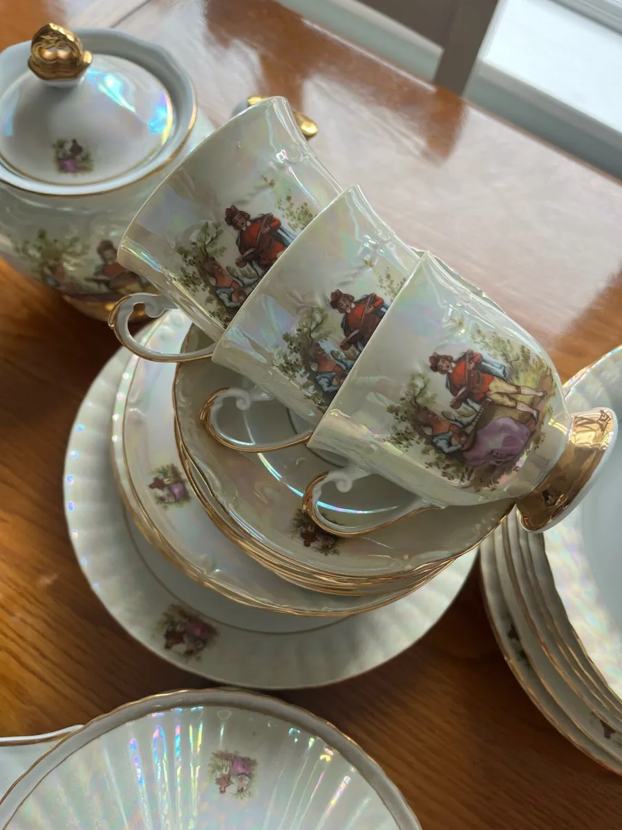 porcelain dinner service, mother of pearl finish - Image 2