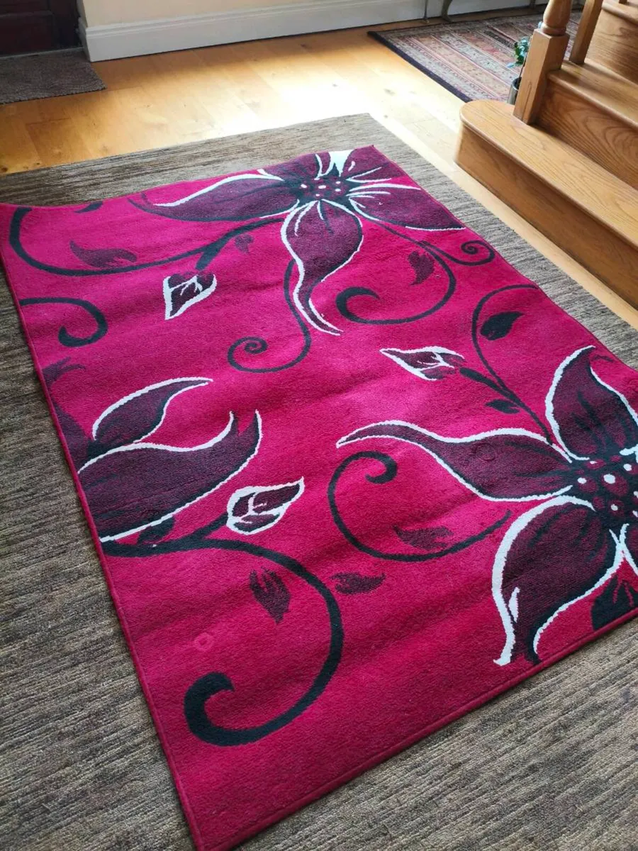 Lovely large like new rug 15 Euro - Image 3