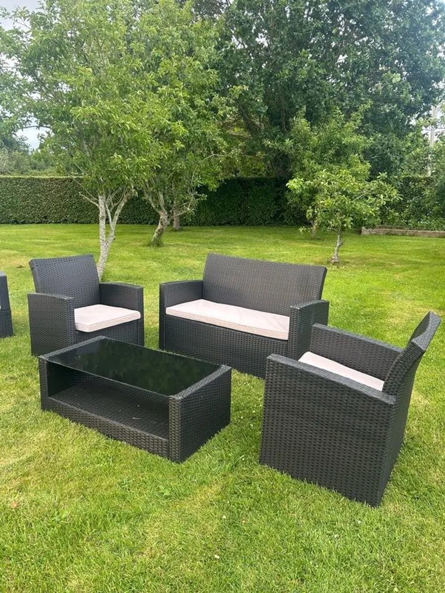 Garden furniture - Image 1