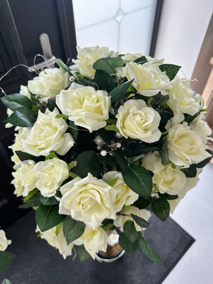 Wedding flowers - Image 1