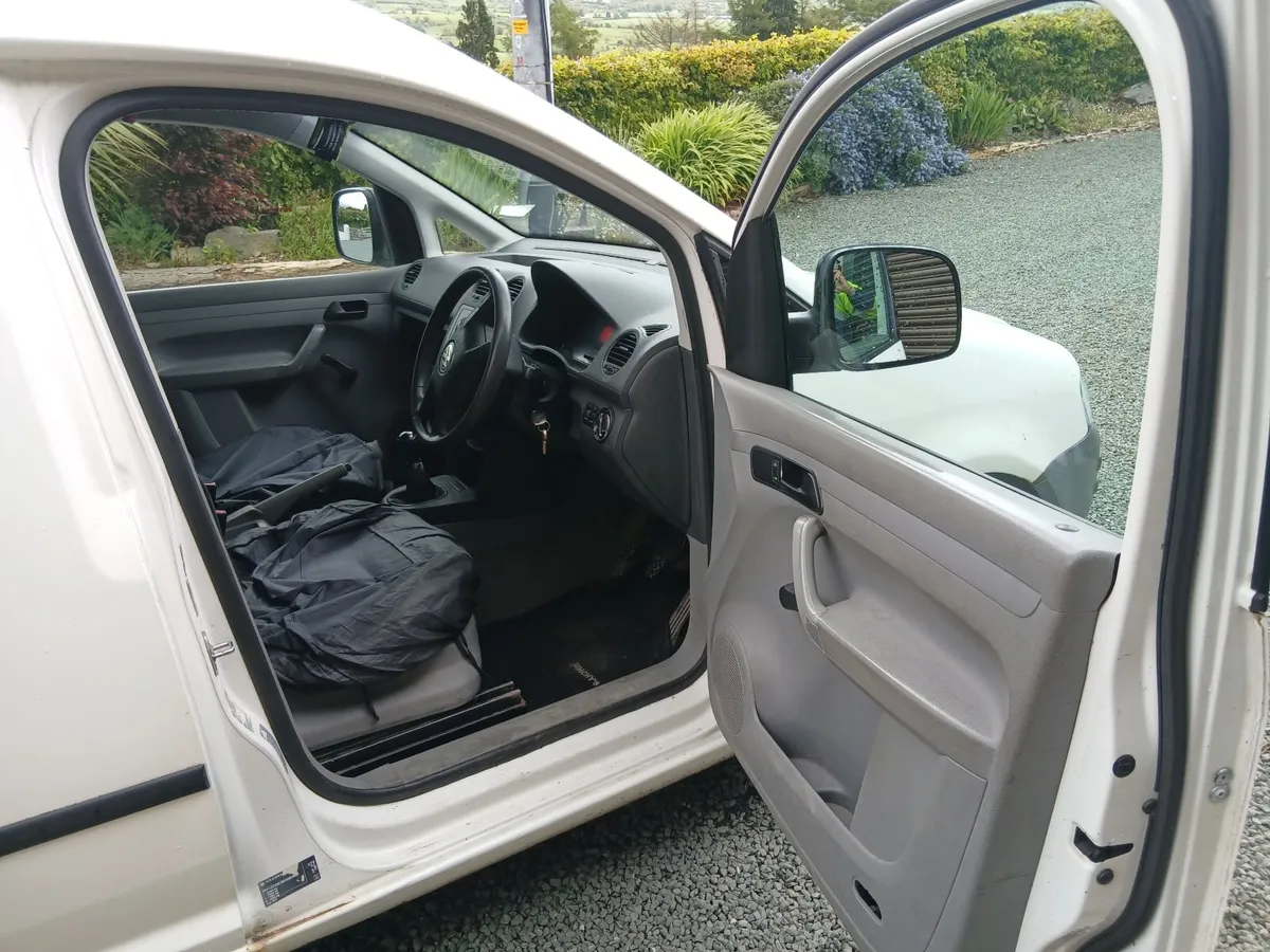 Volkswagen Caddy 2006 - Image 2
