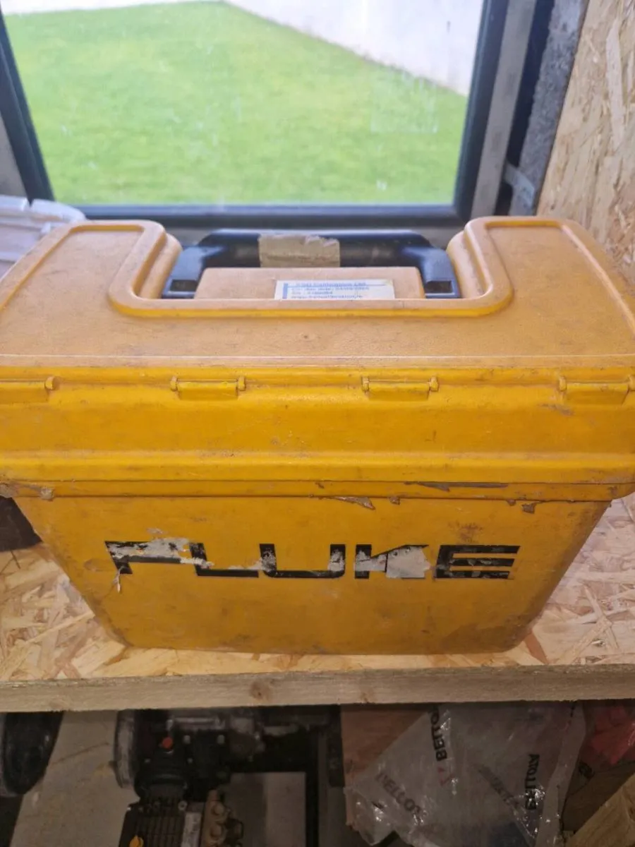 FLUKE MULTIFUNCTIONAL TESTER - Image 4