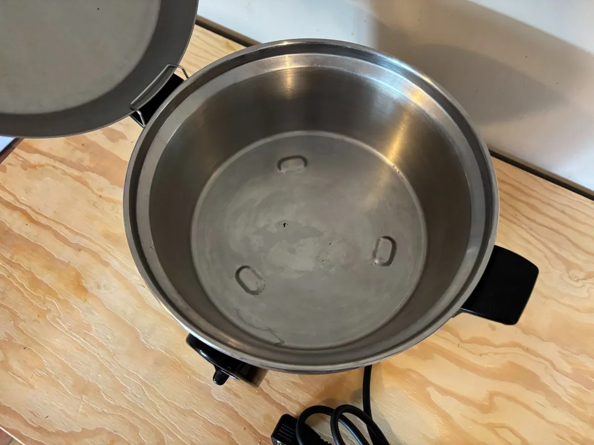 Tatung rice cooker (240V) - Image 3
