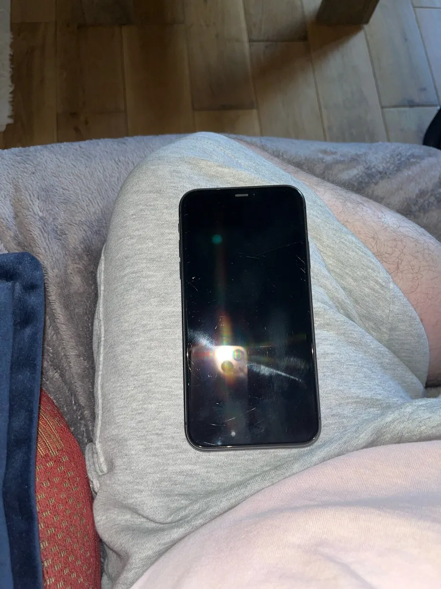 iPhone 11 64GB - Image 2