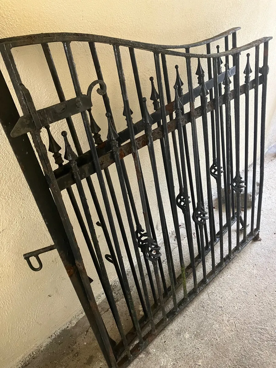 Cast Iron Gates - Image 3
