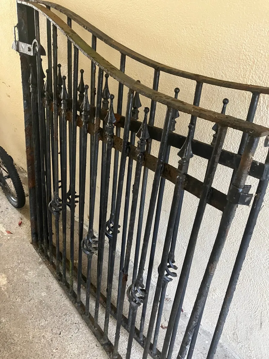 Cast Iron Gates - Image 2